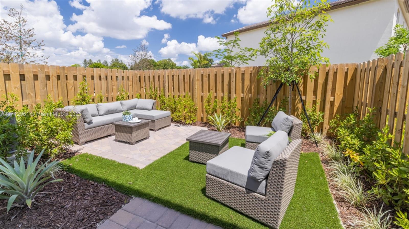 2530 SE 29th St Unit: .