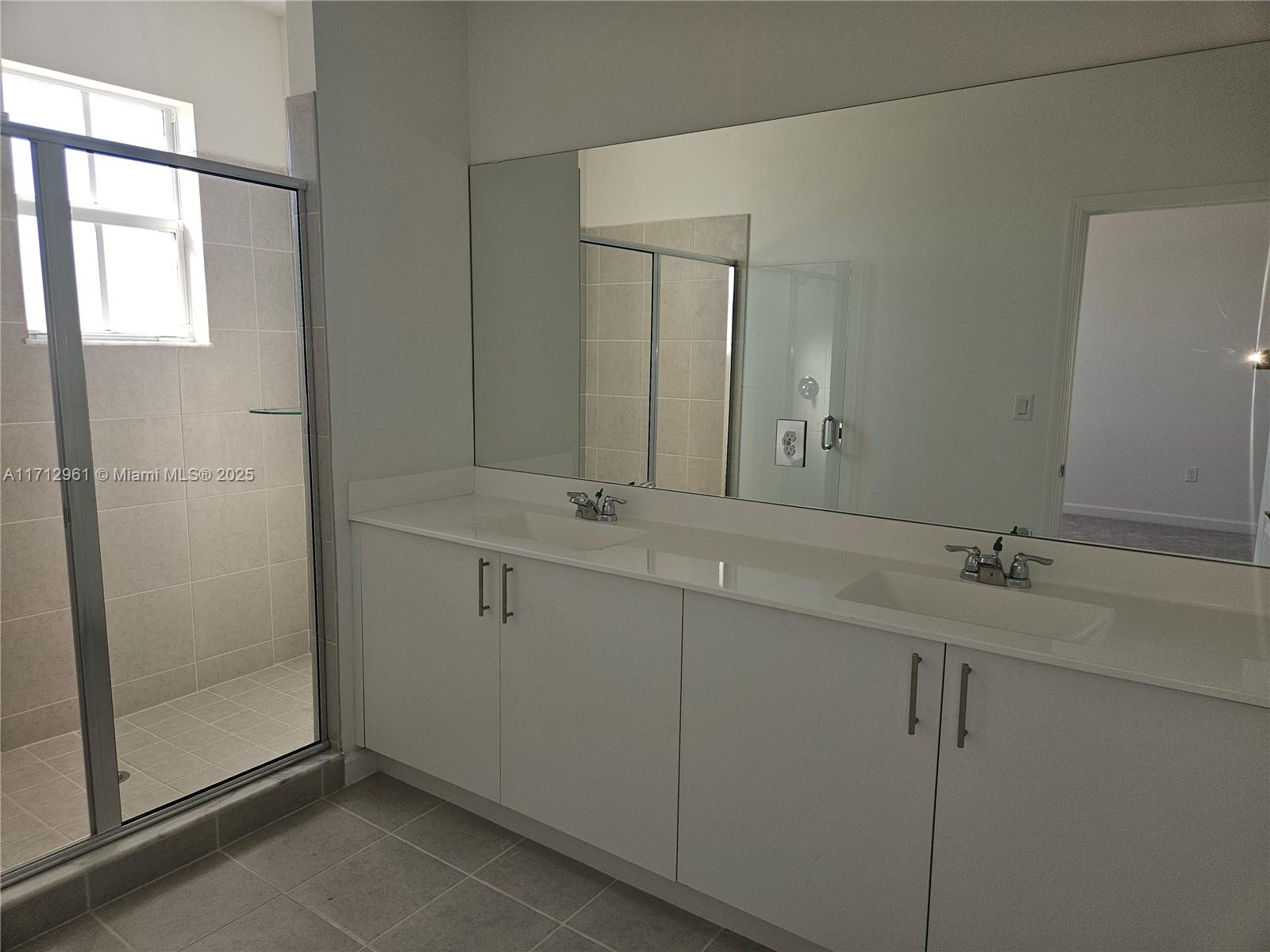 2530 SE 29th St Unit: .