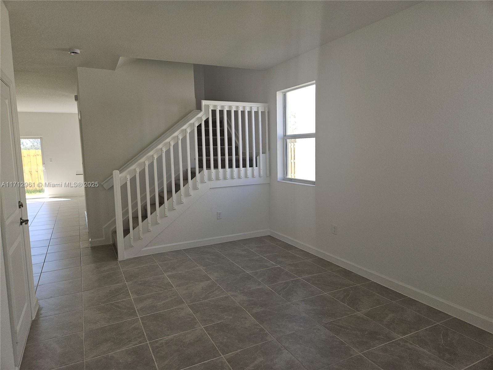 2530 SE 29th St Unit: .