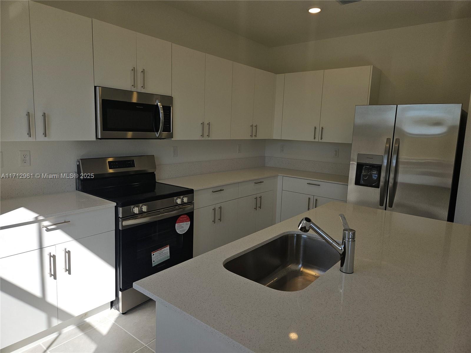 2530 SE 29th St Unit: .