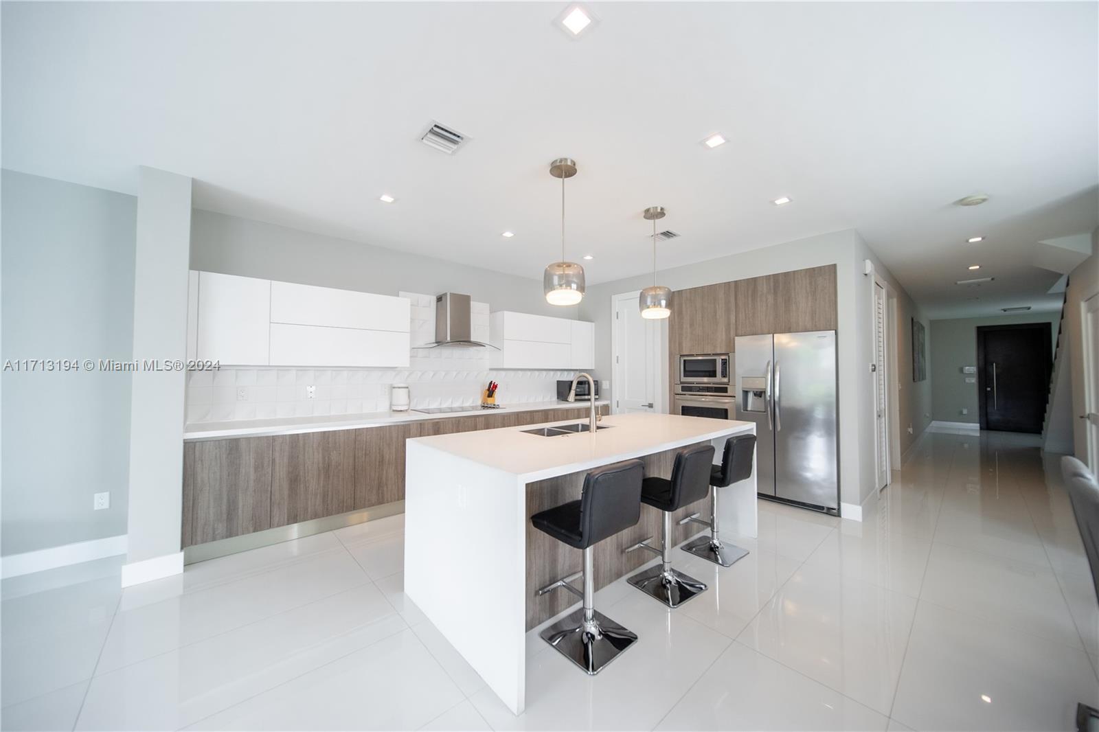 3655 SW 26th St # 3655