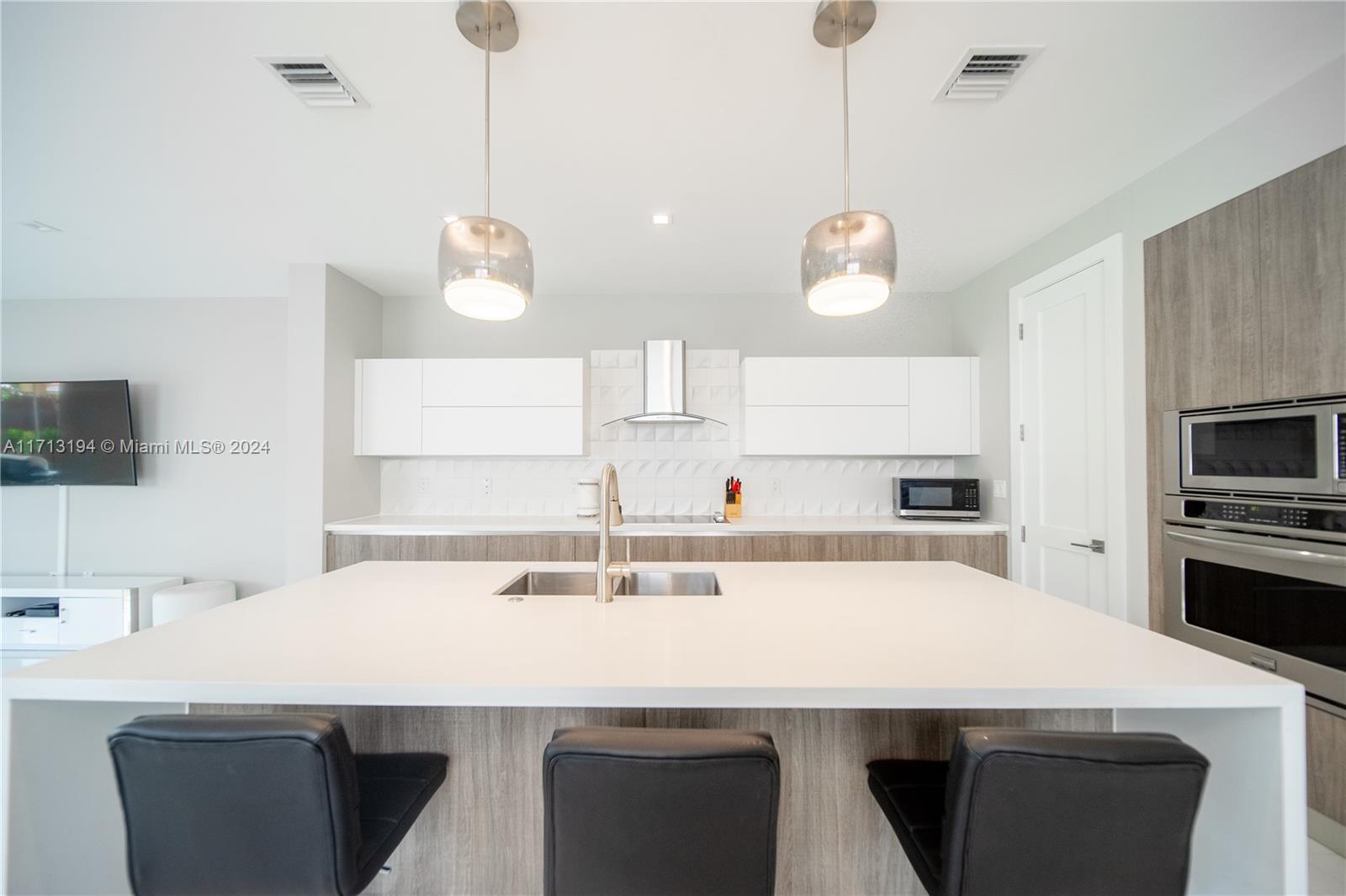 3655 SW 26th St # 3655