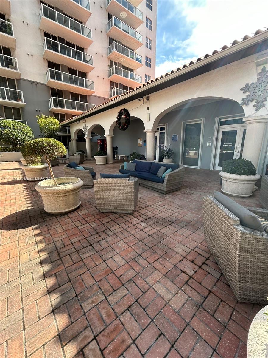 5085 NW 7th St # 1002