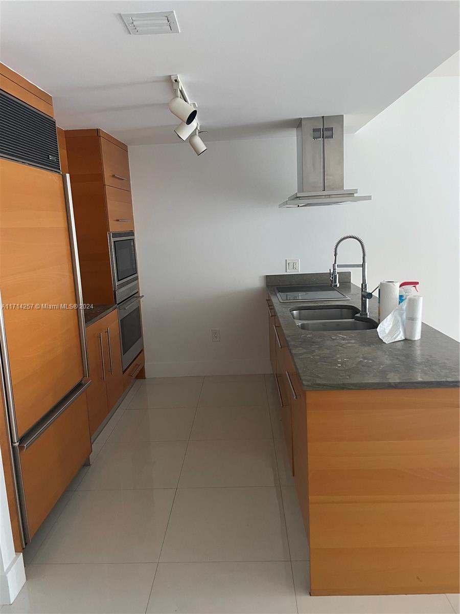 495 Brickell Ave # 2007