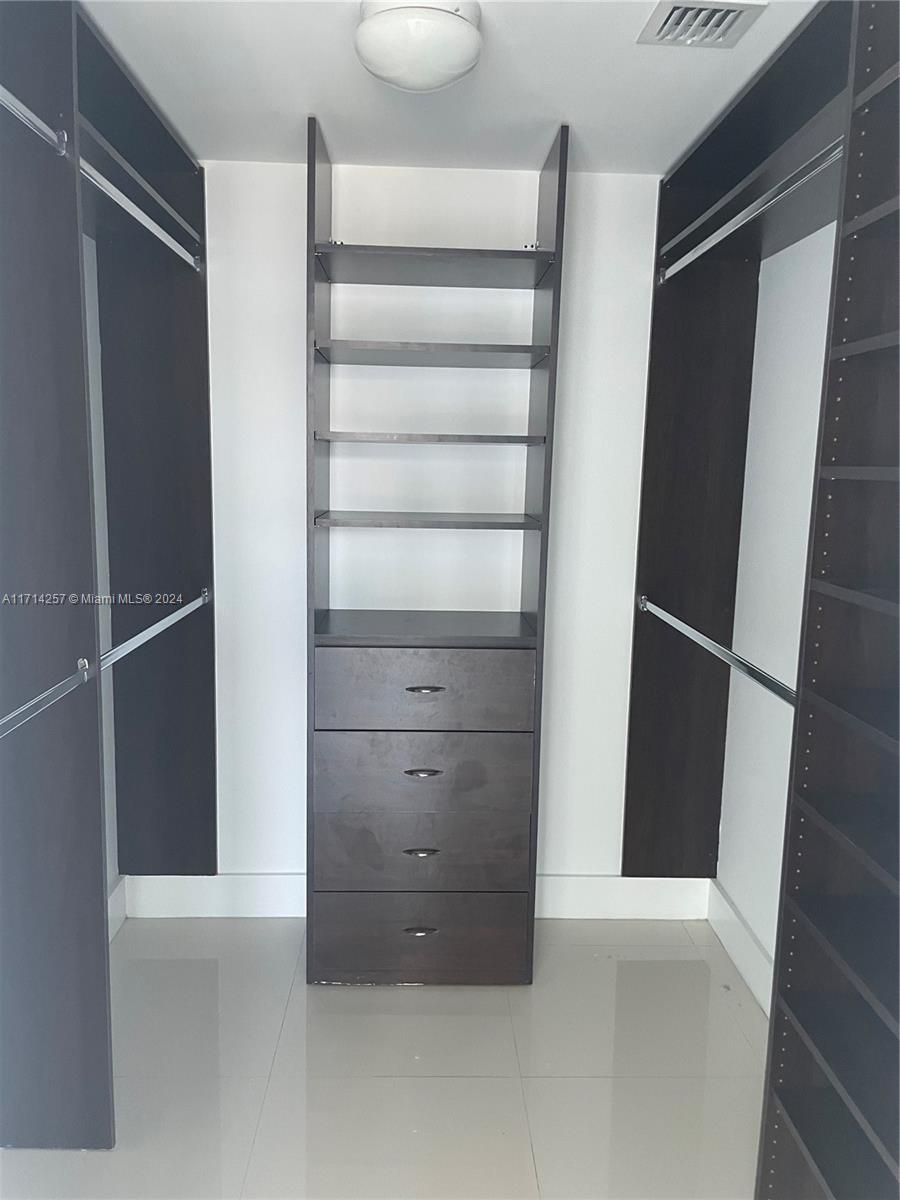 495 Brickell Ave # 2007