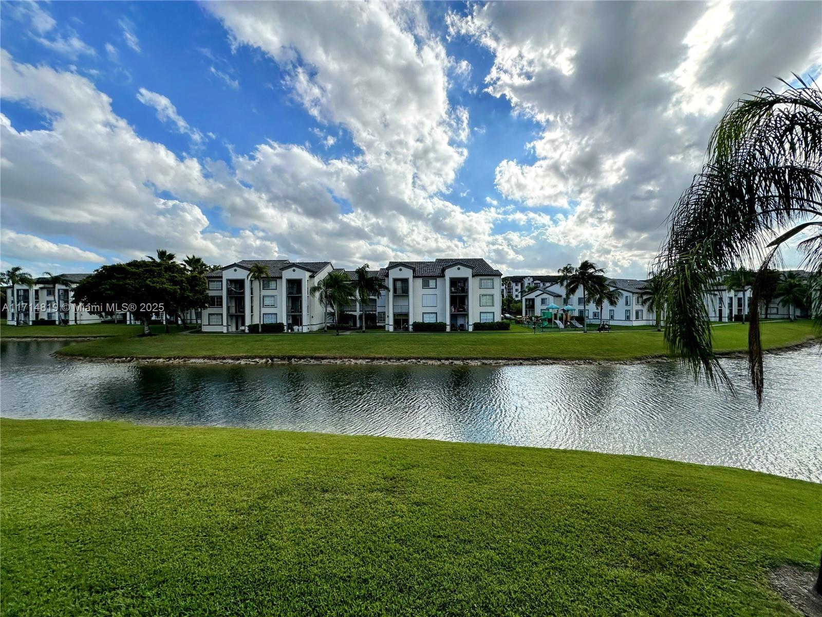 4520 NW 107 AV # 10 Unit: 208-10