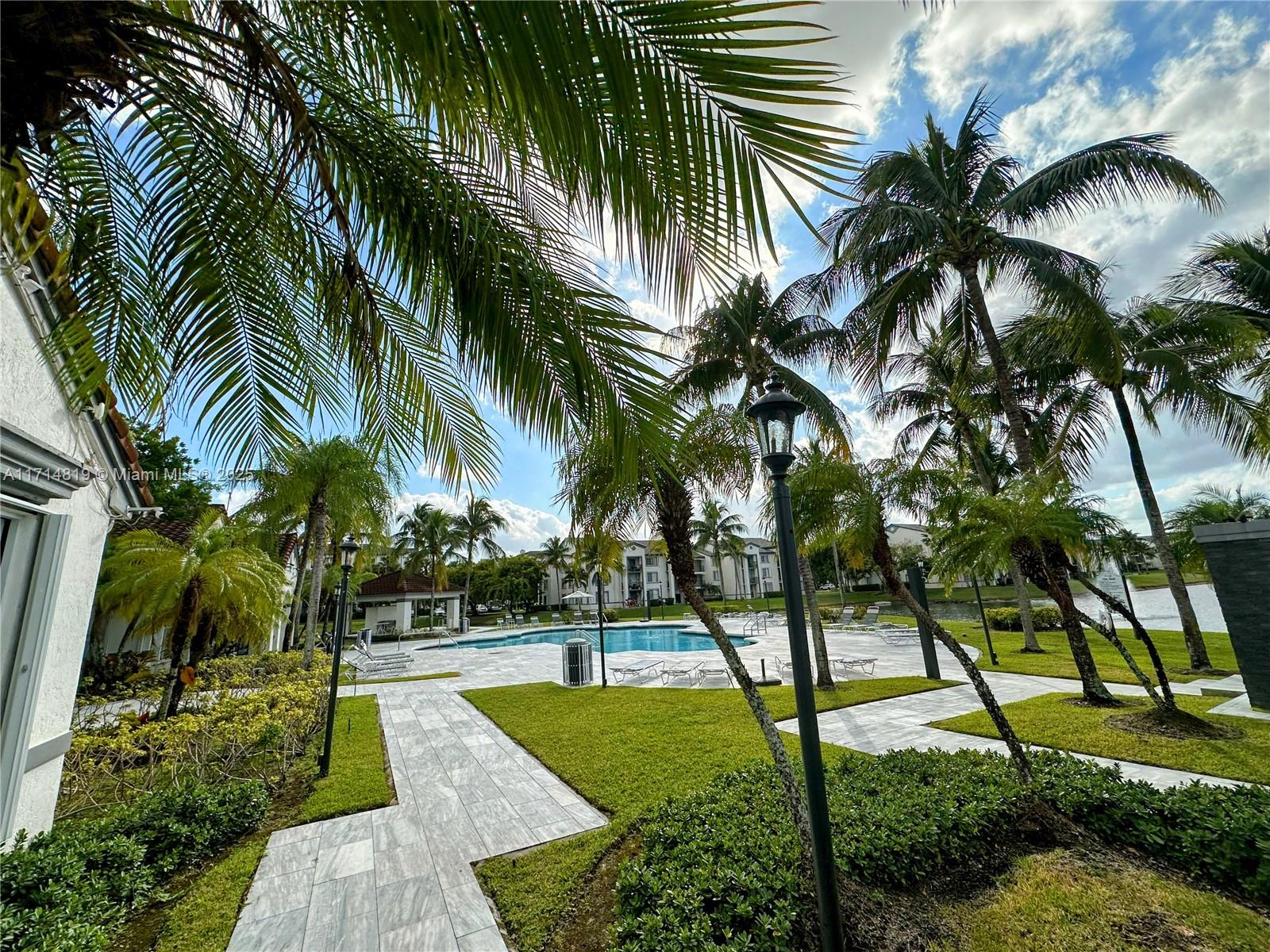 4520 NW 107 AV # 10 Unit: 208-10