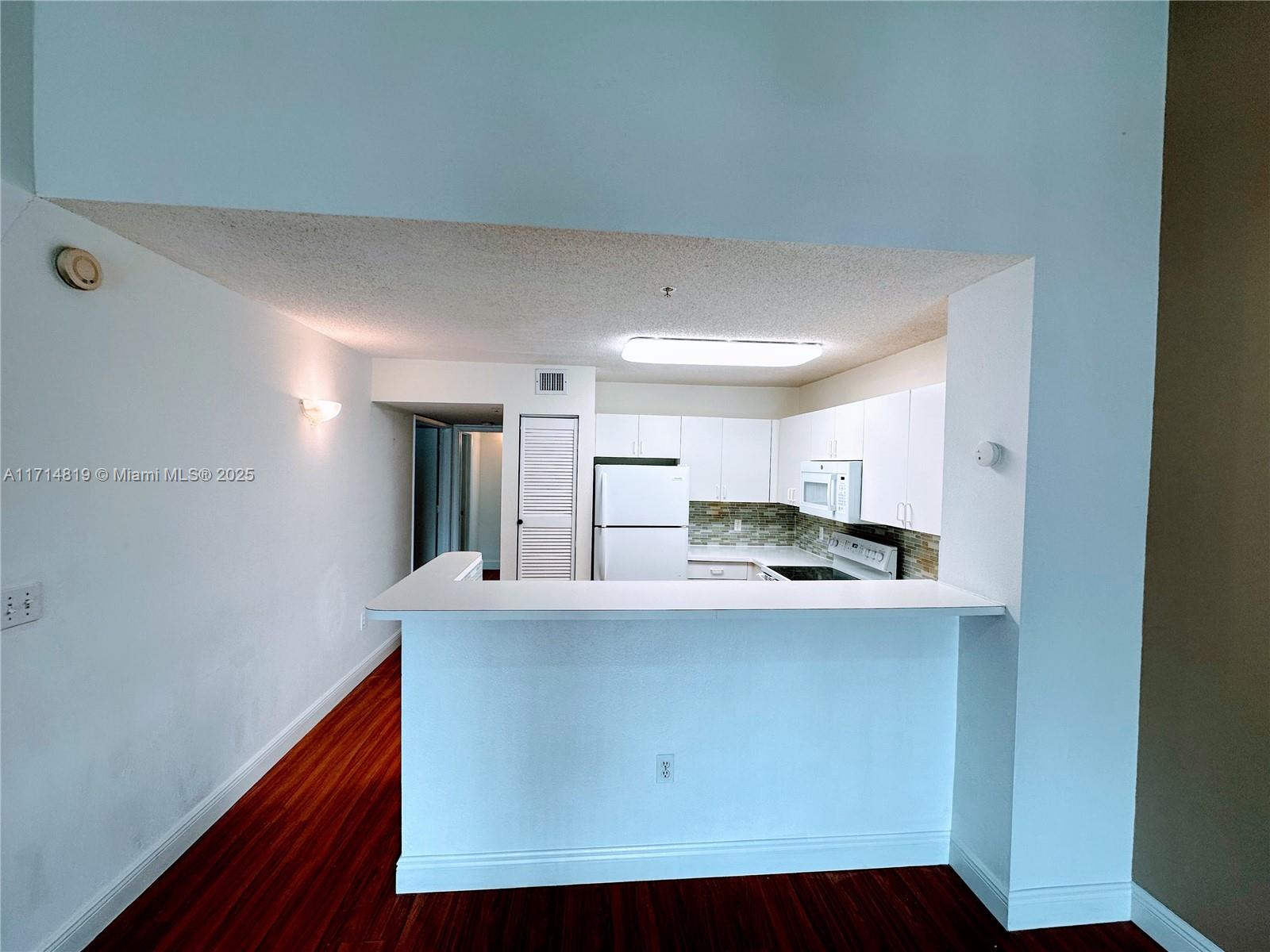 4520 NW 107 AV # 10 Unit: 208-10