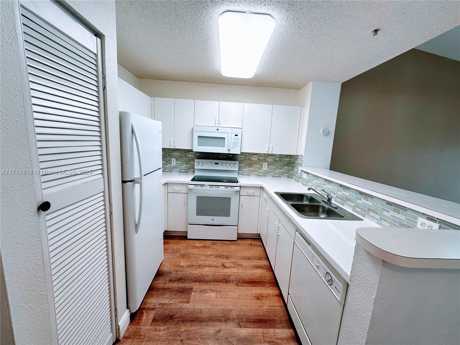 4520 NW 107 AV # 10 Unit: 208-10