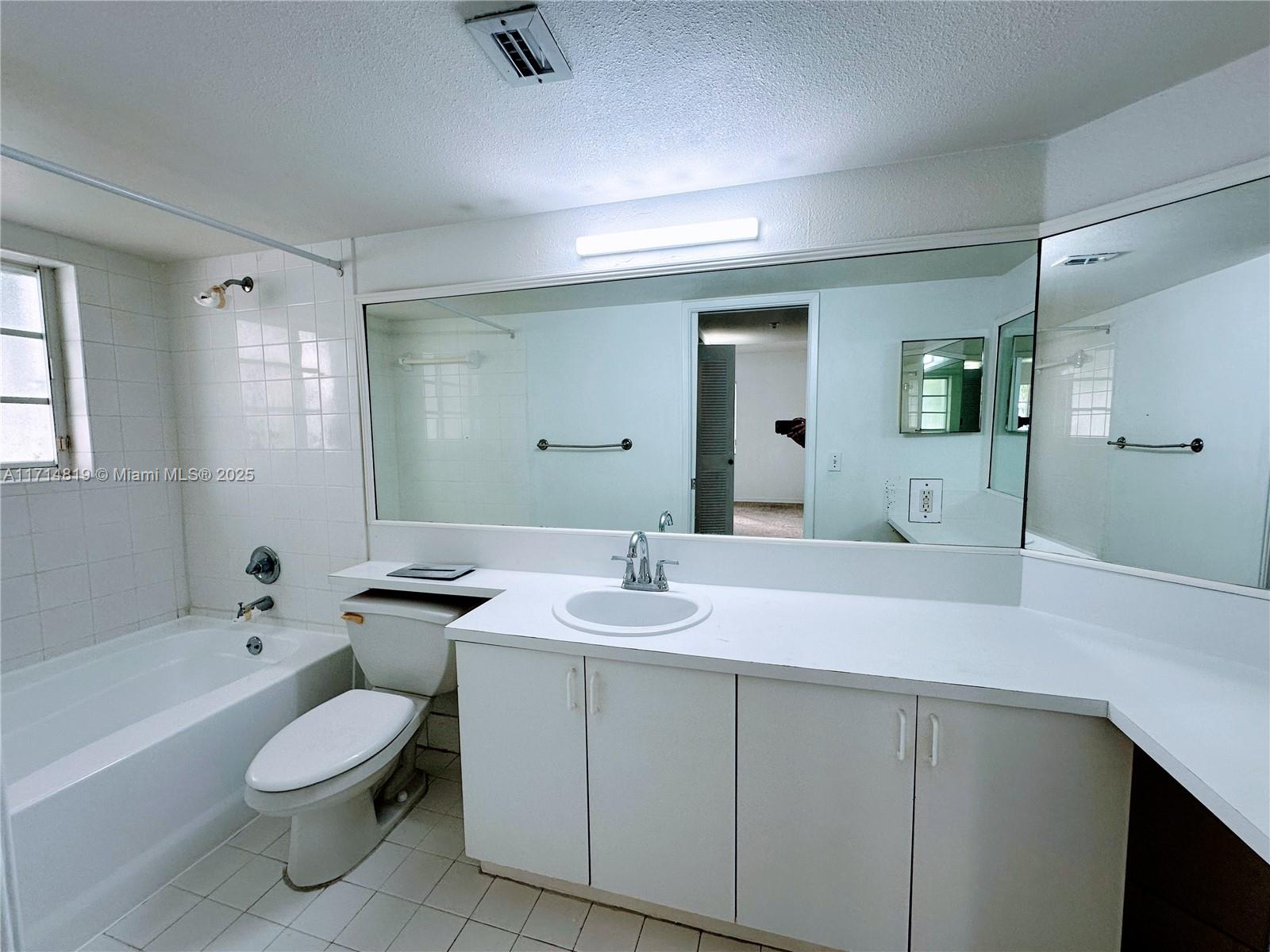 4520 NW 107 AV # 10 Unit: 208-10