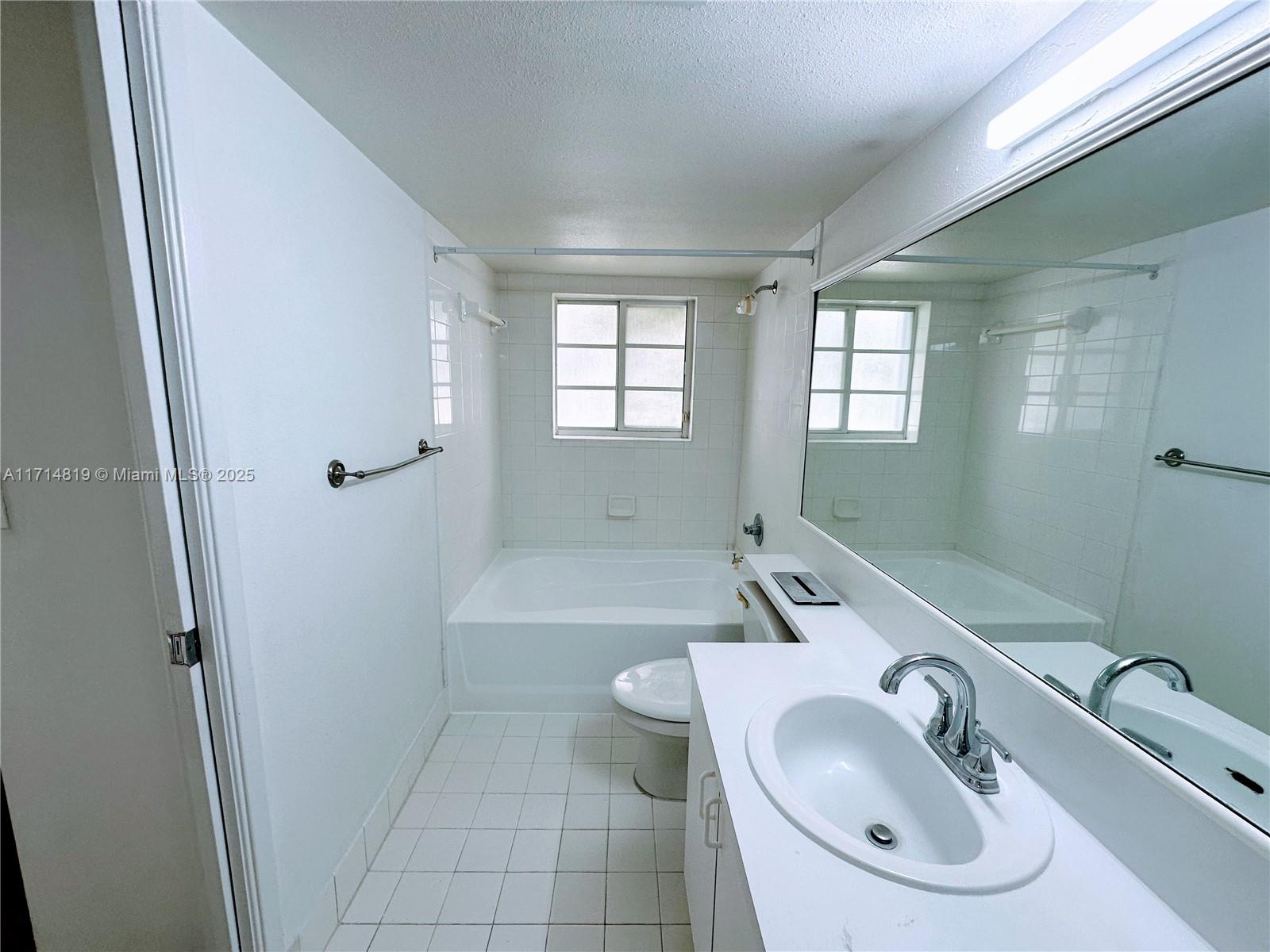 4520 NW 107 AV # 10 Unit: 208-10