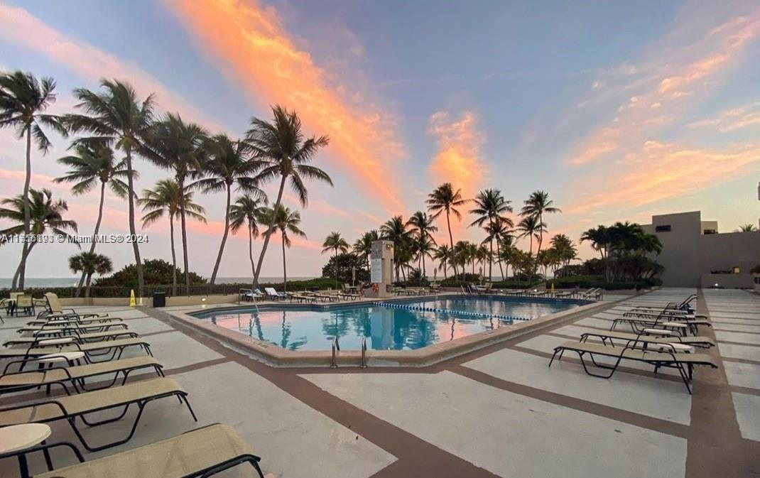 201 Crandon Blvd # 641