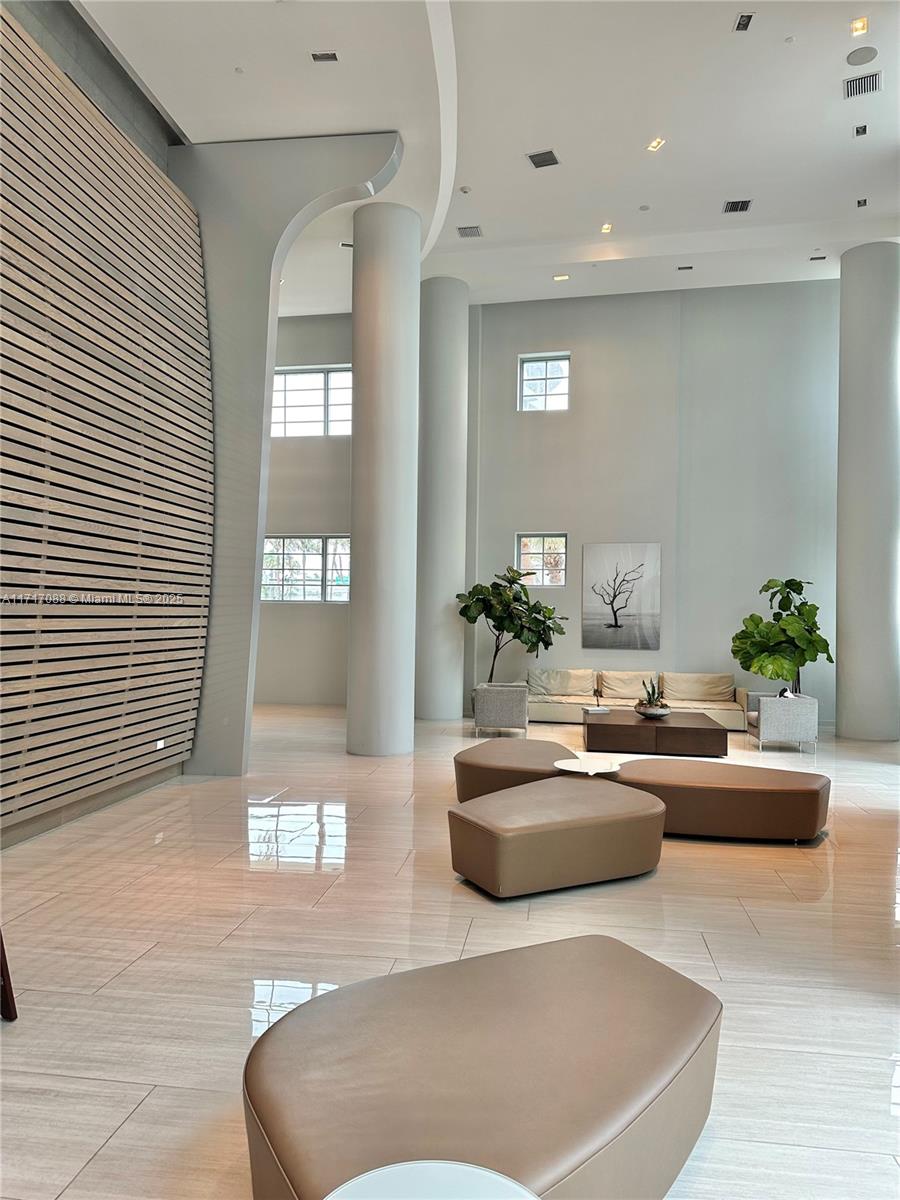 6620 Indian Creek Dr # 213