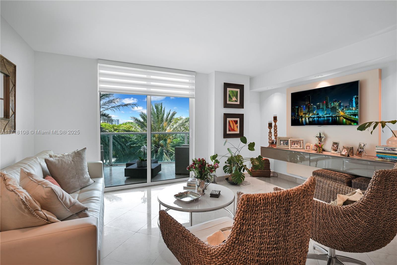 2101 Brickell Ave # 301