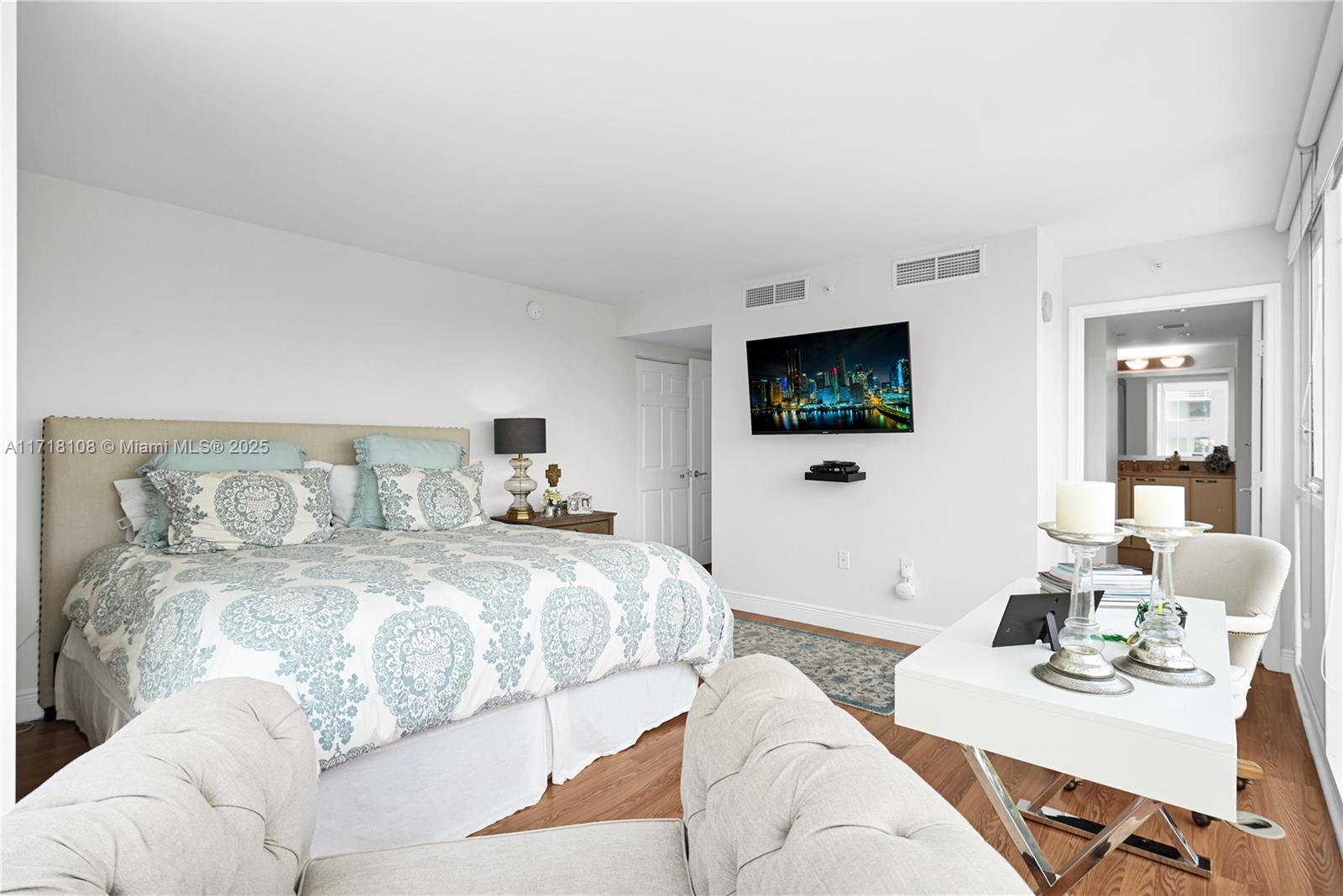 2101 Brickell Ave # 301