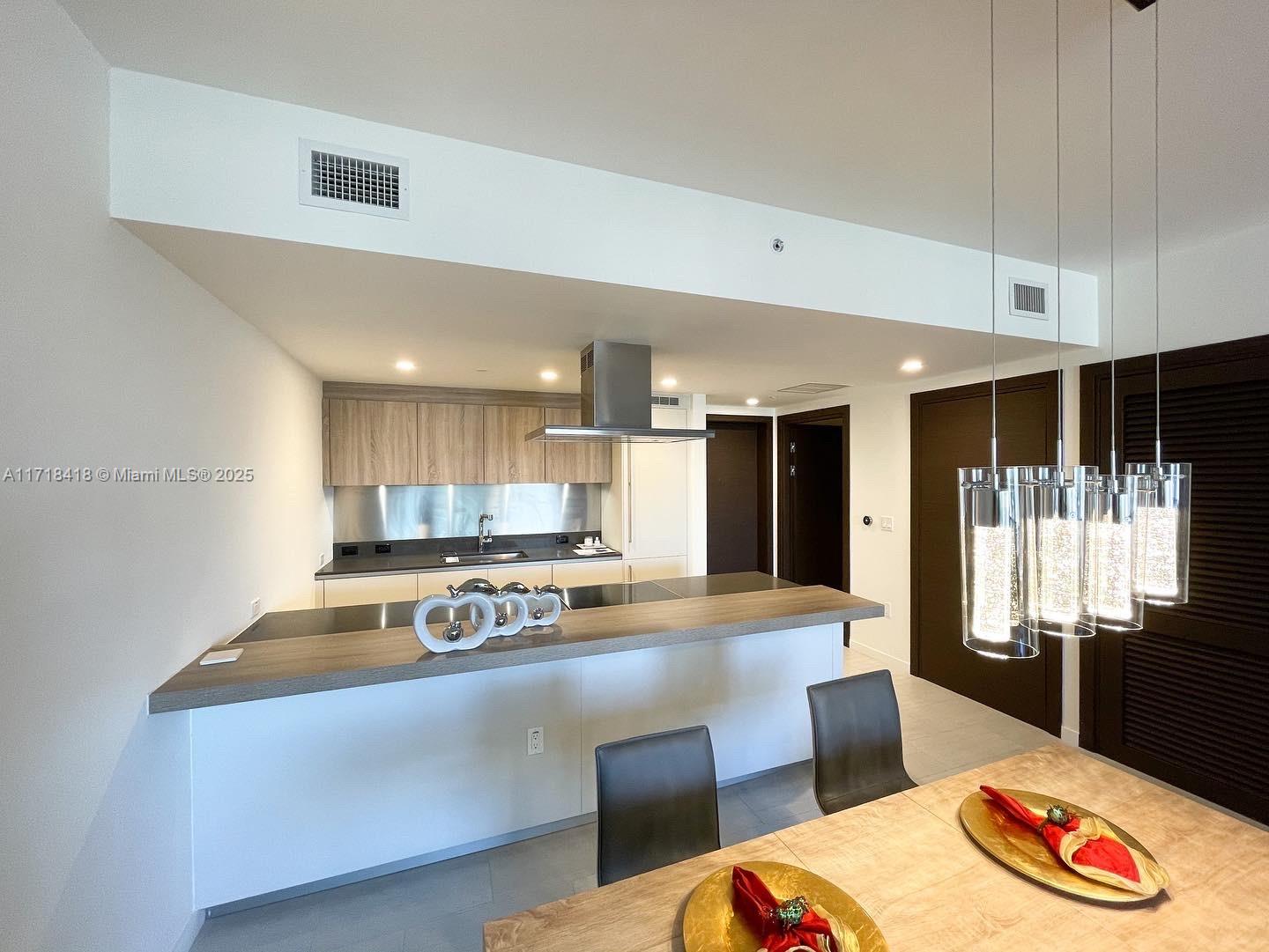 1000 Brickell Plz # 2011