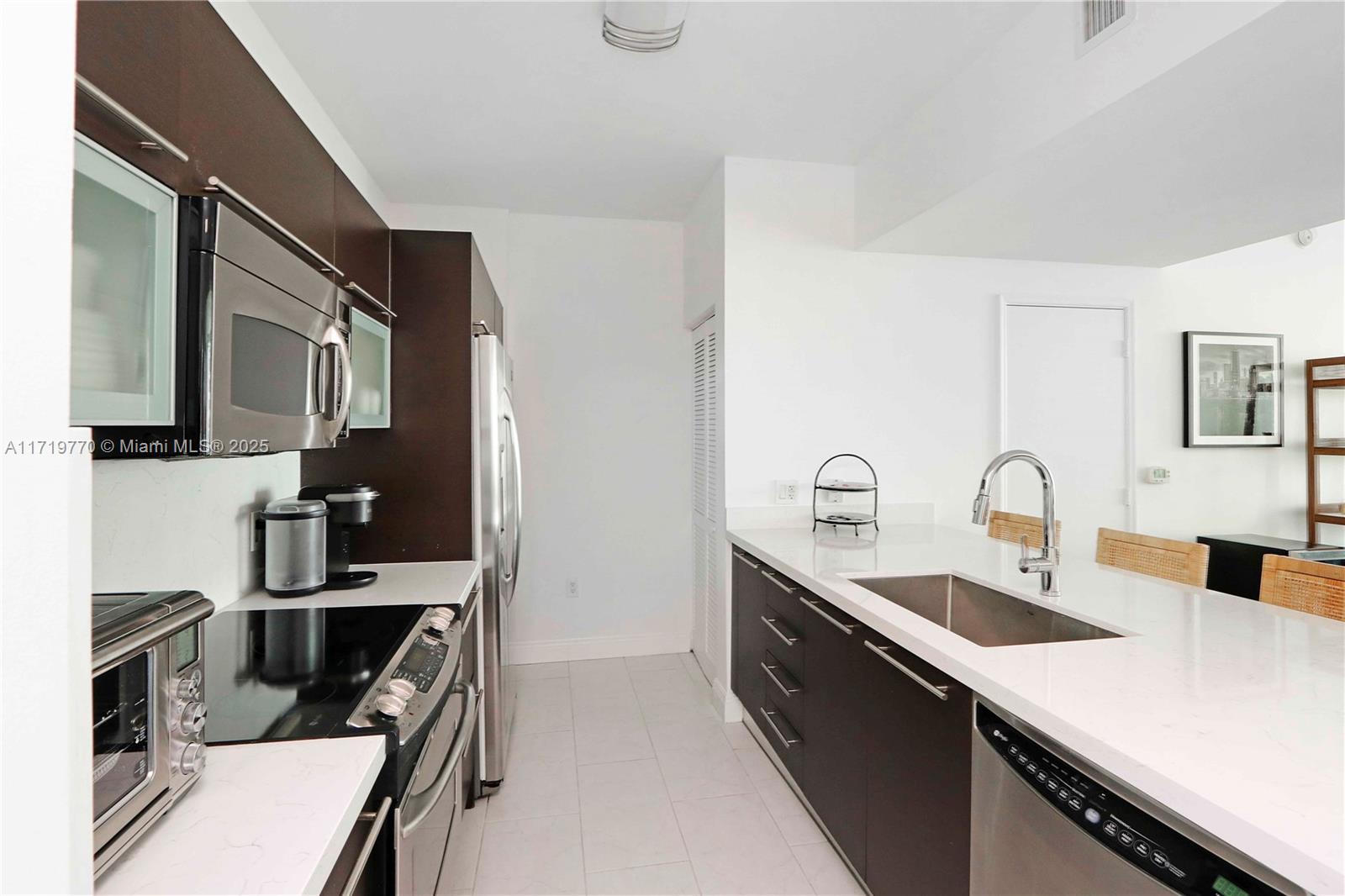 951 Brickell Ave # 1406