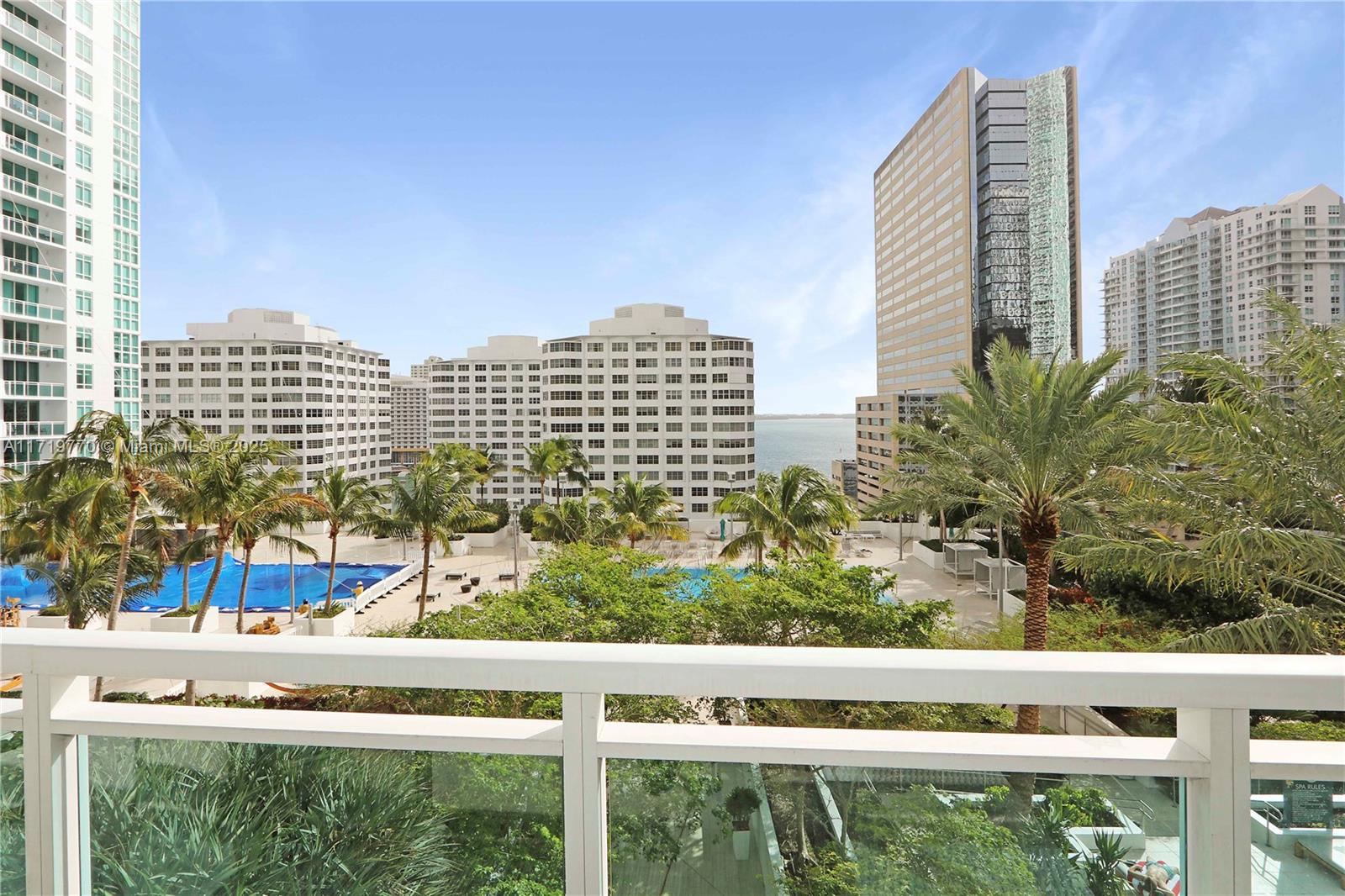 951 Brickell Ave # 1406