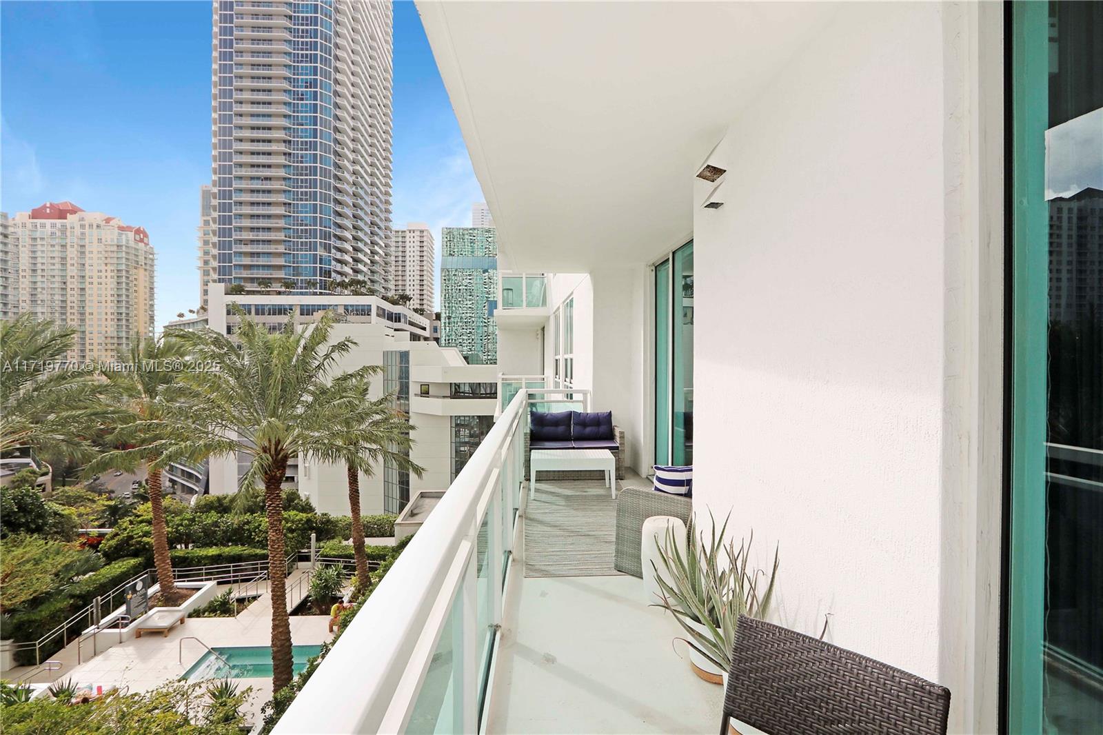 951 Brickell Ave # 1406