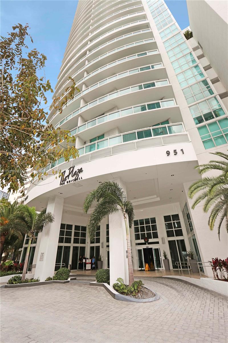 951 Brickell Ave # 1406