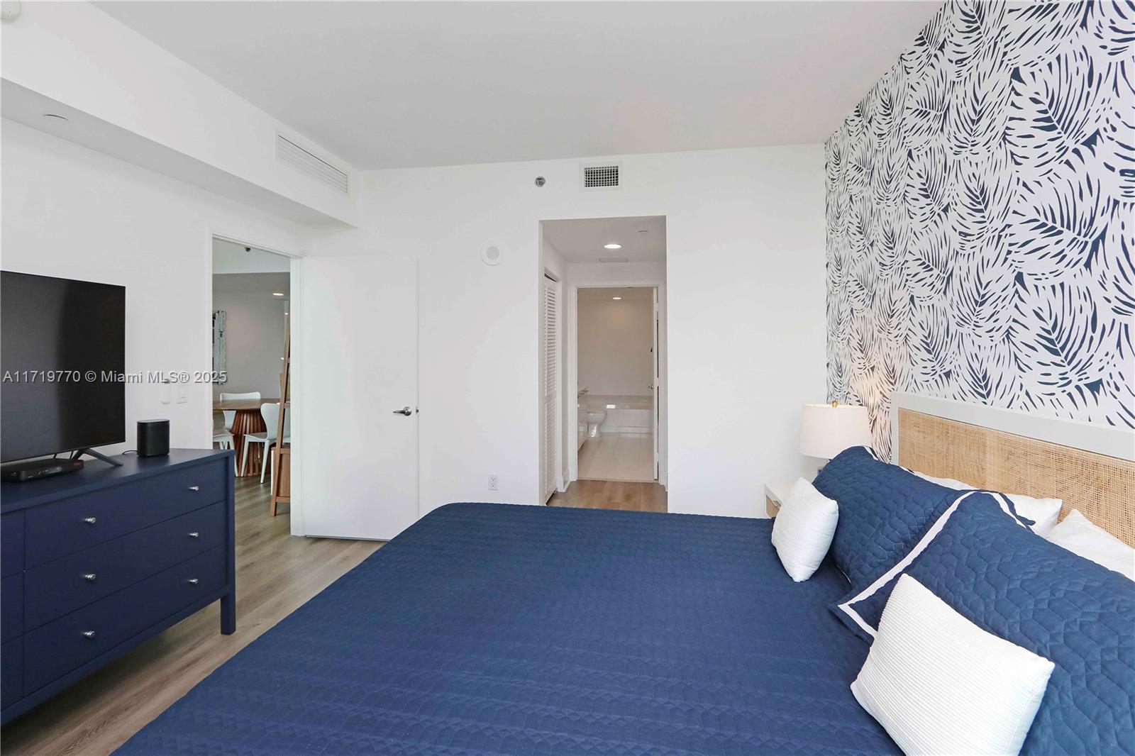 951 Brickell Ave # 1406