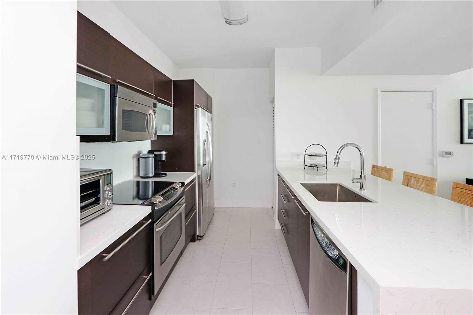 951 Brickell Ave # 1406