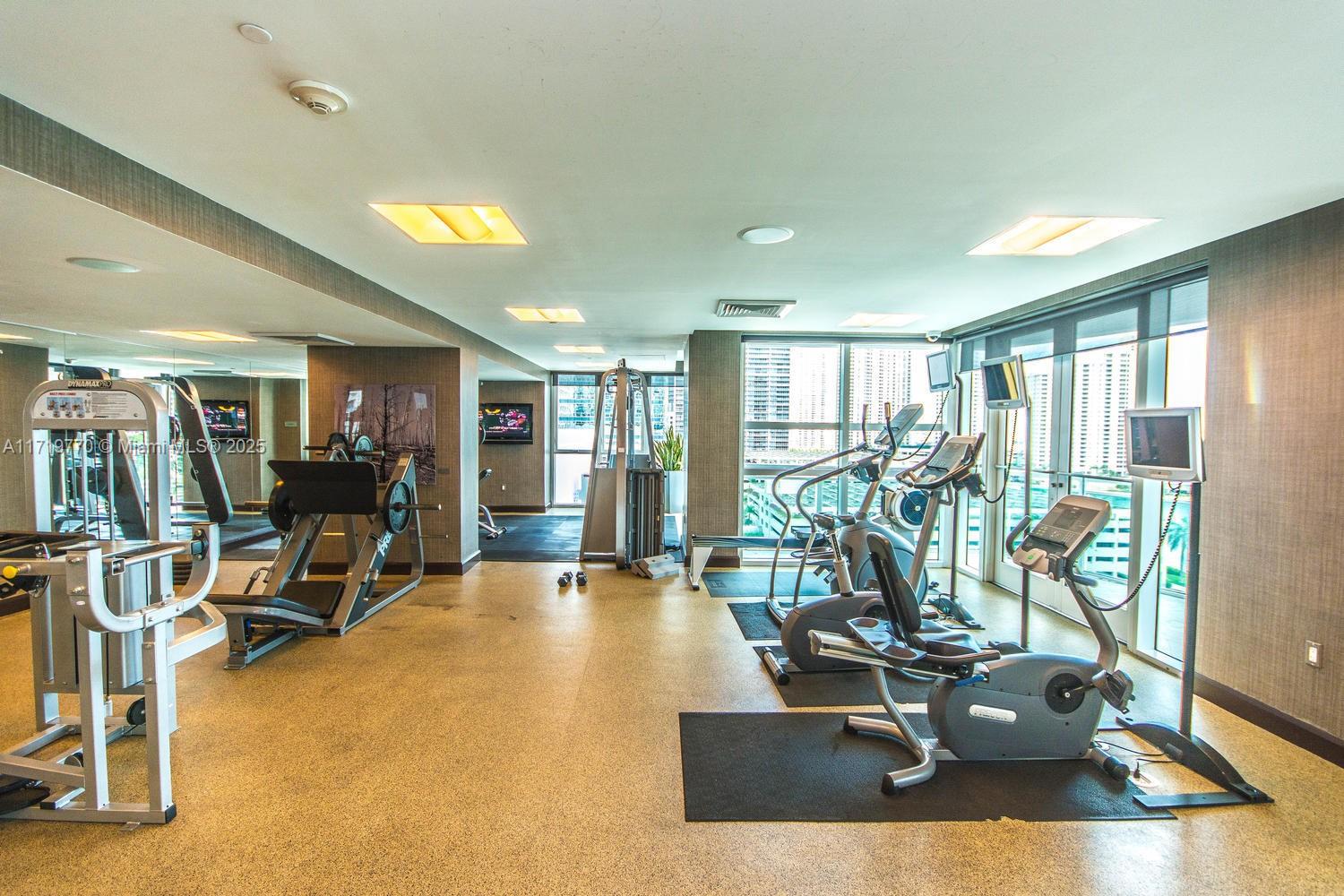 951 Brickell Ave # 1406