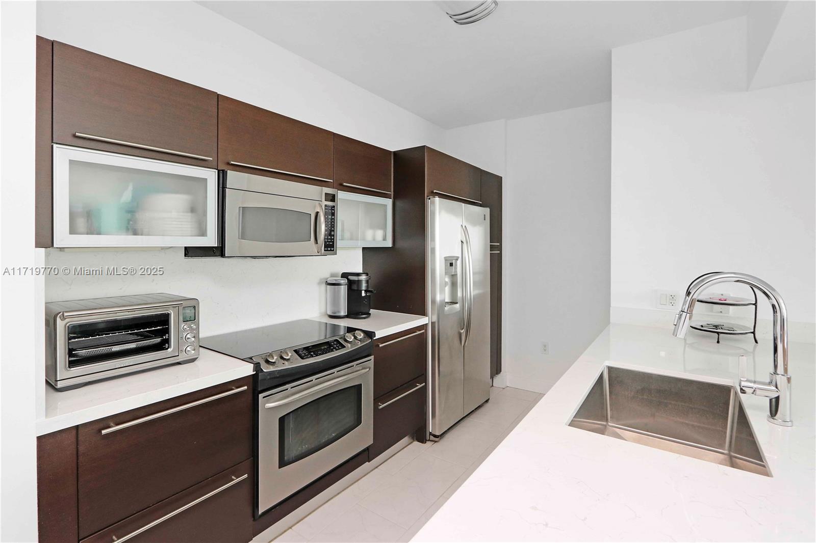 951 Brickell Ave # 1406