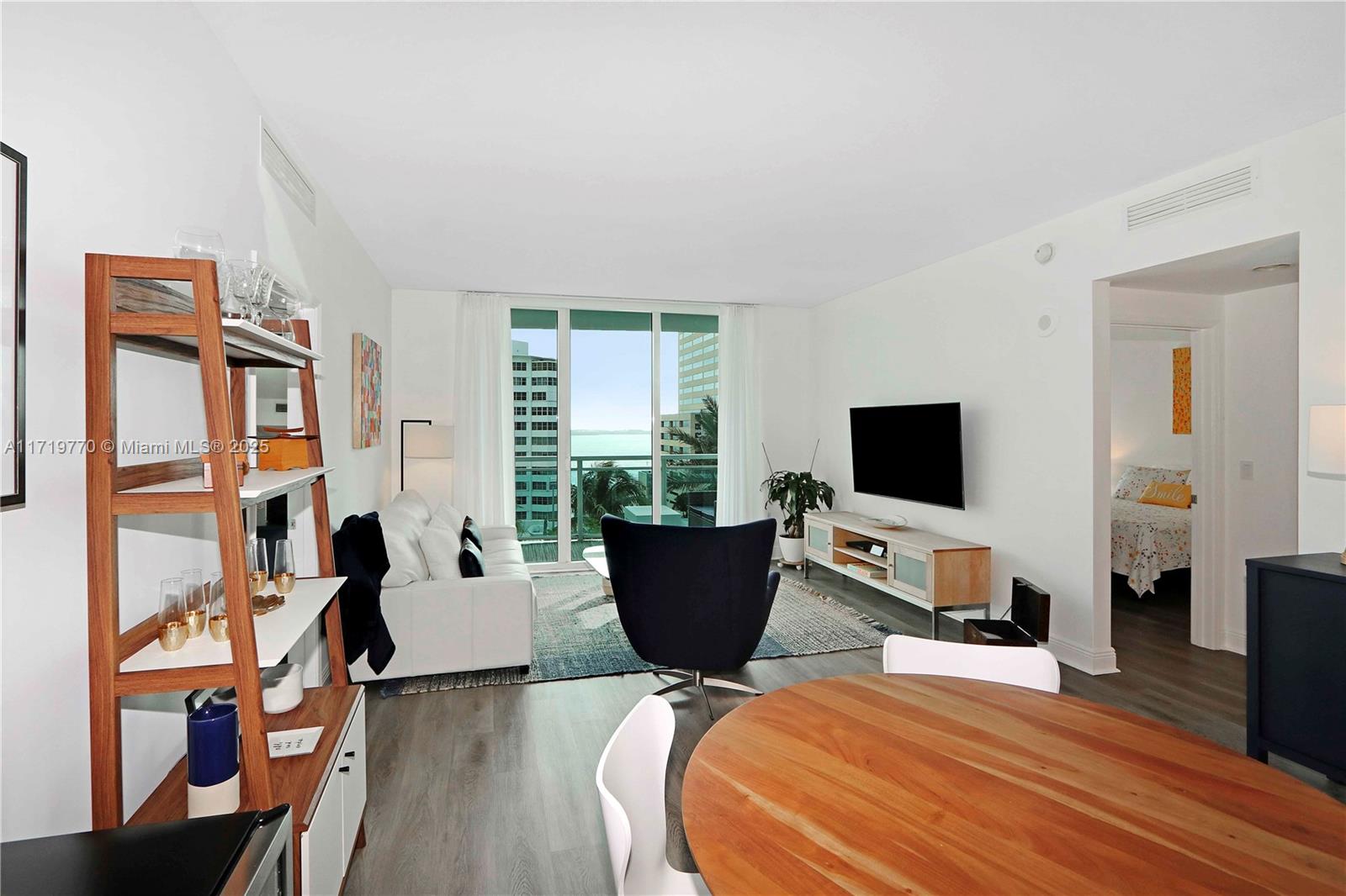 951 Brickell Ave # 1406