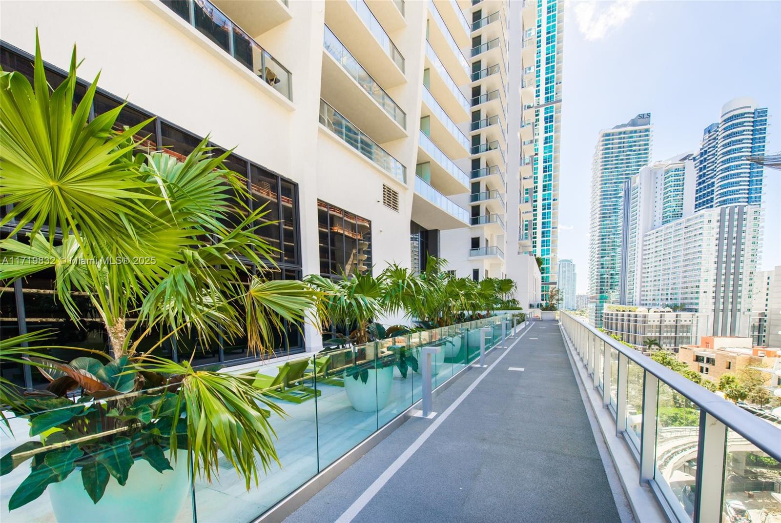 1010 Brickell Ave # 2911