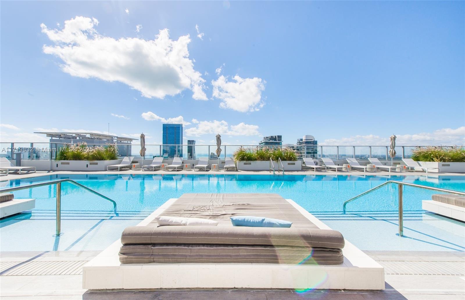 1010 Brickell Ave # 2911