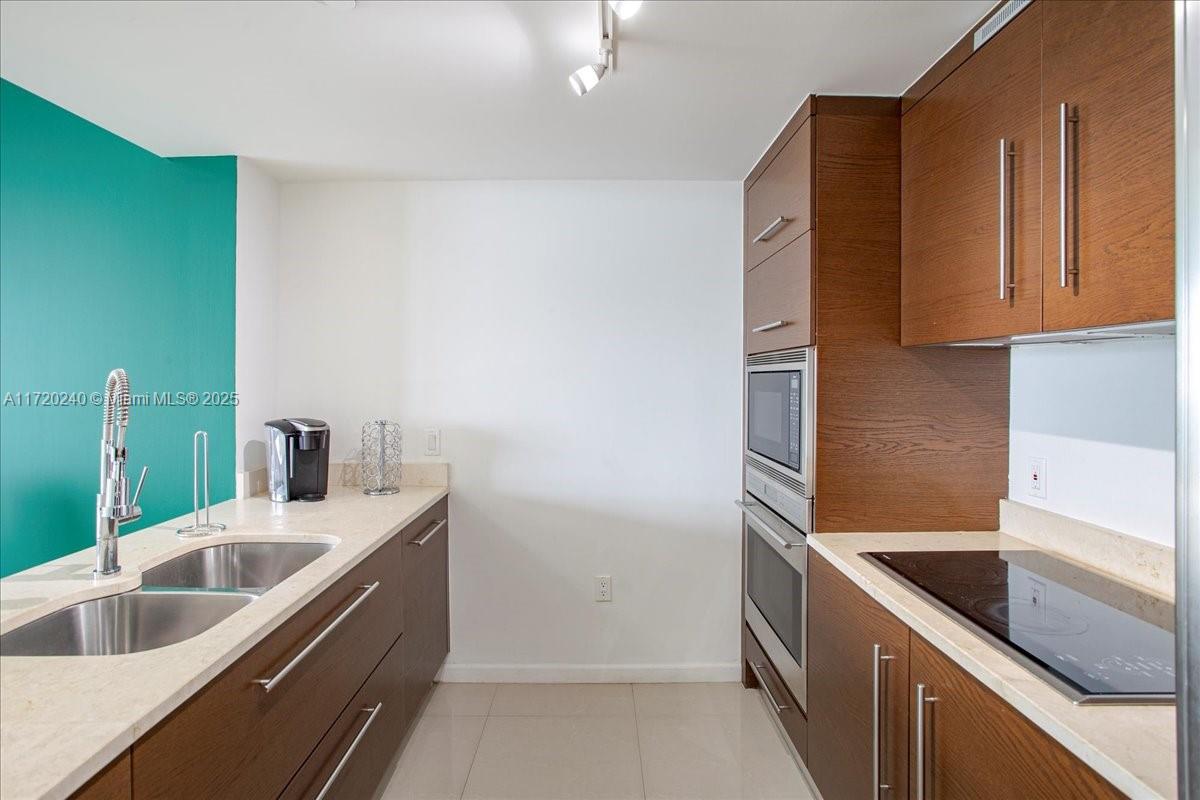 465 Brickell Ave # 4306
