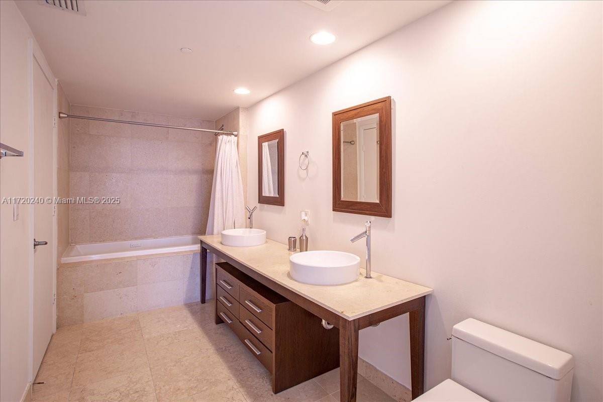 465 Brickell Ave # 4306