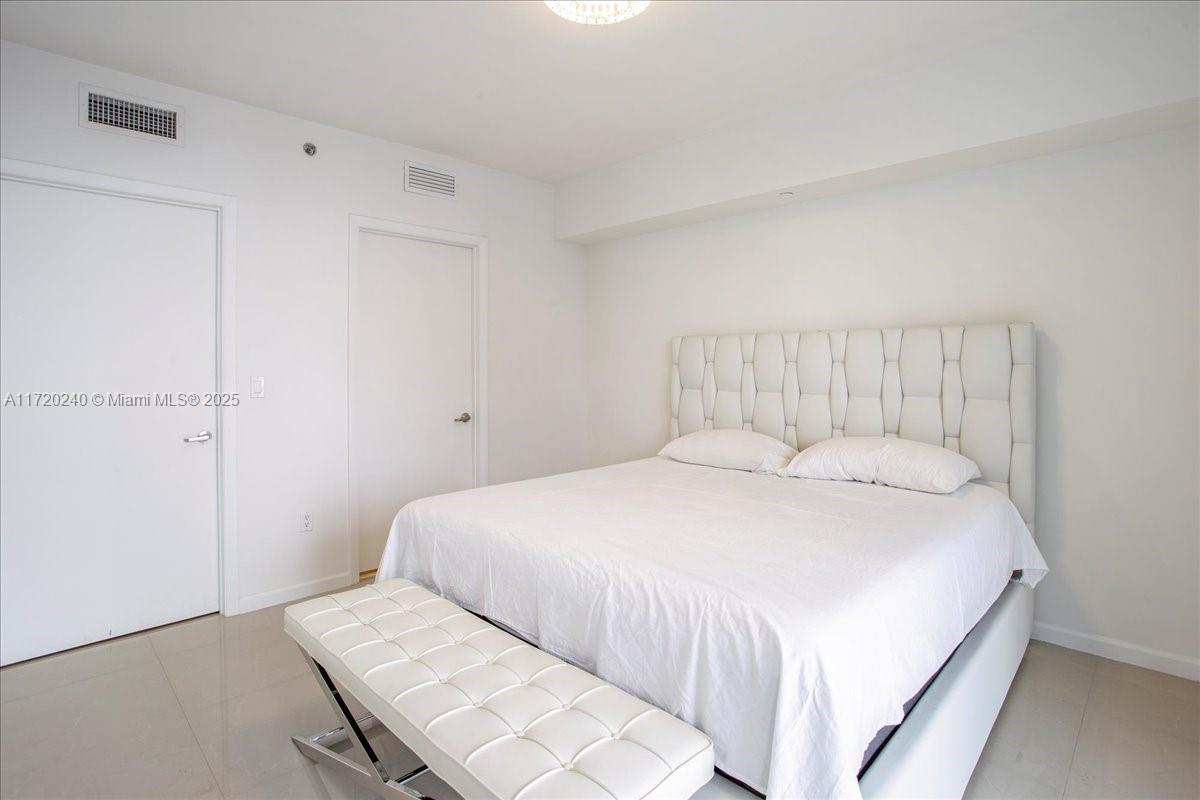 465 Brickell Ave # 4306
