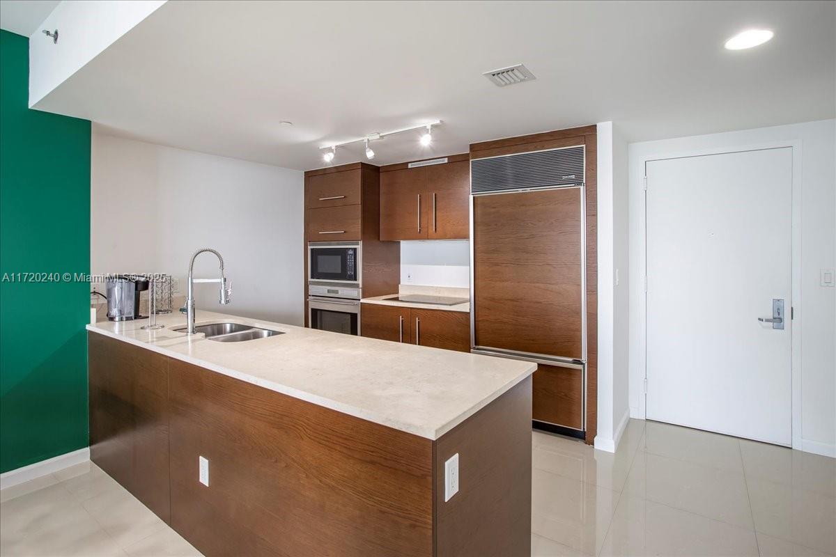 465 Brickell Ave # 4306