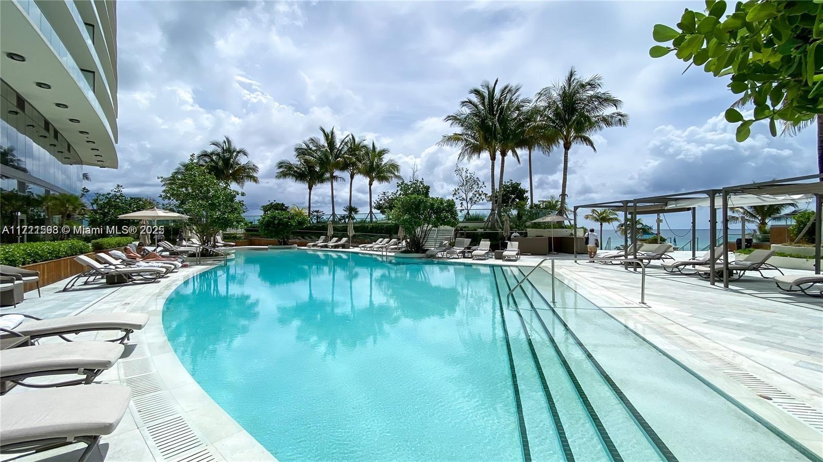 18975 Collins Ave # 1605