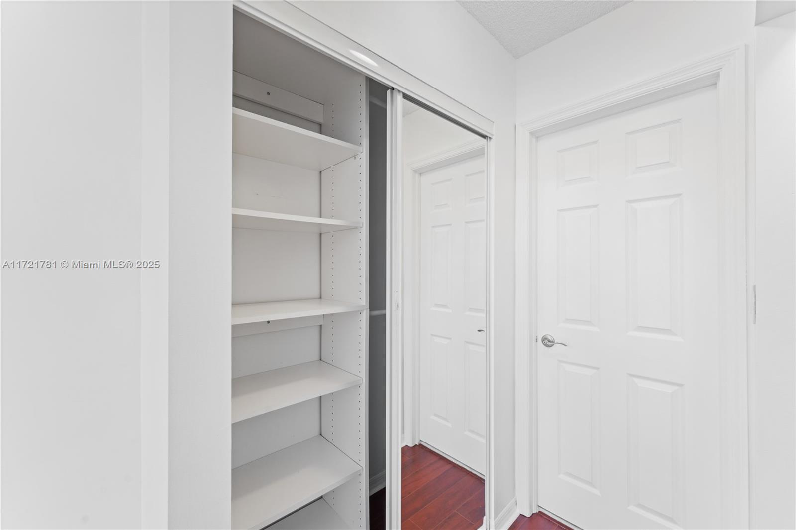 1120 W Lake St