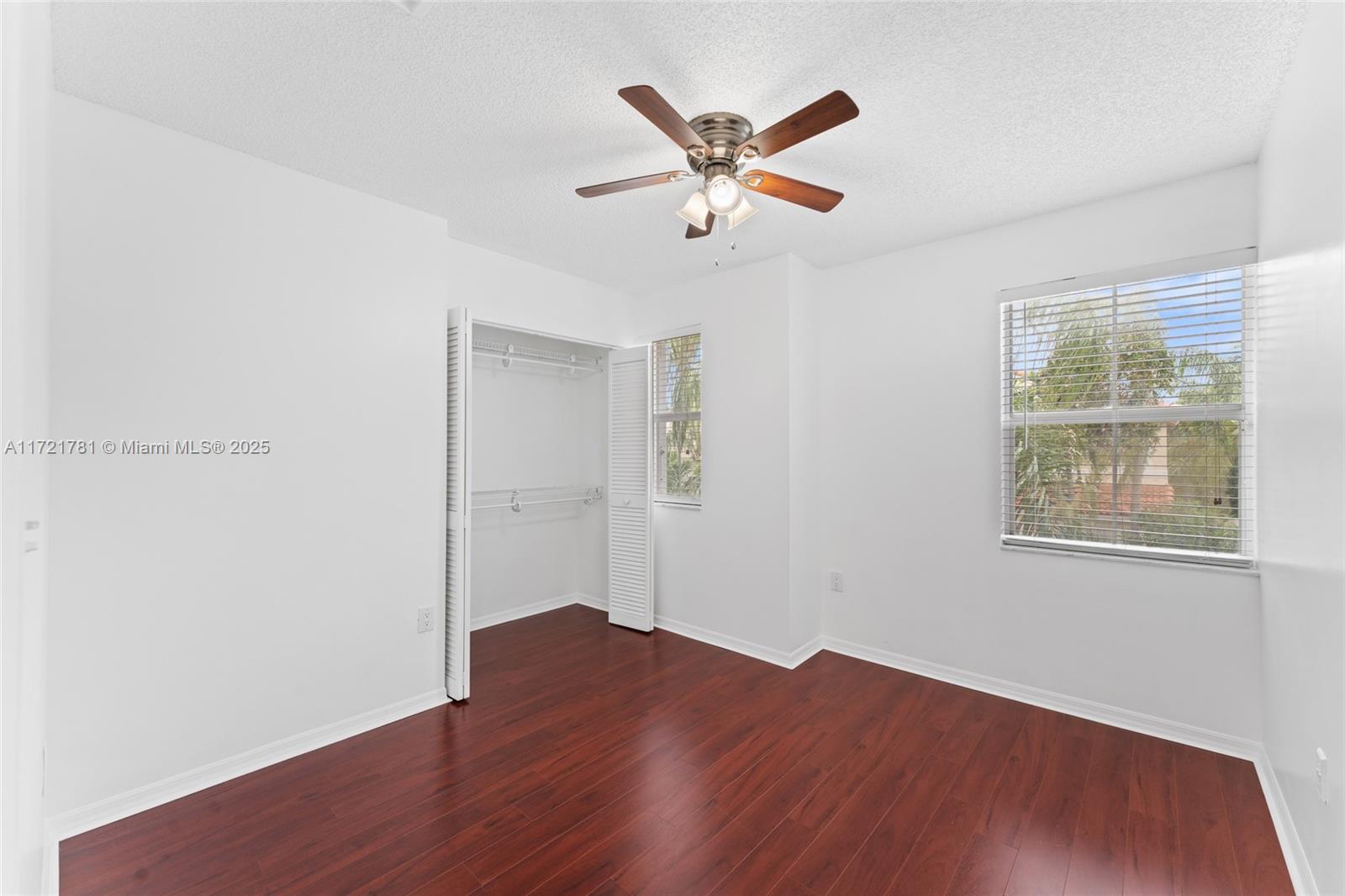 1120 W Lake St
