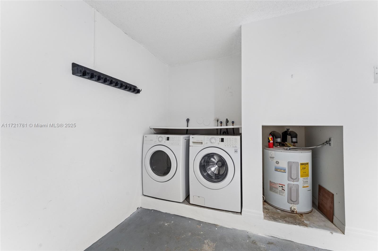 1120 W Lake St