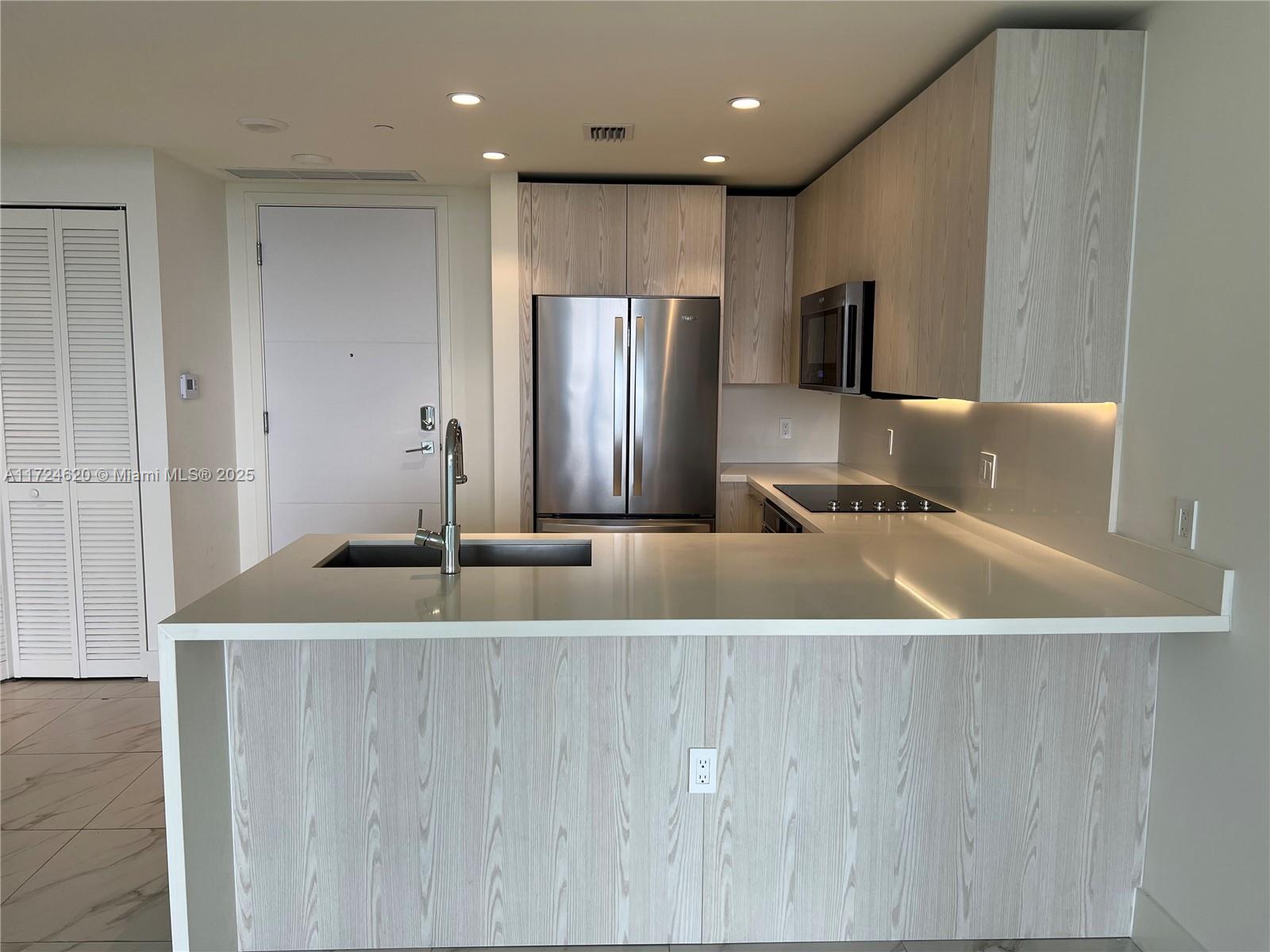 2000 Metropica Way # 1911