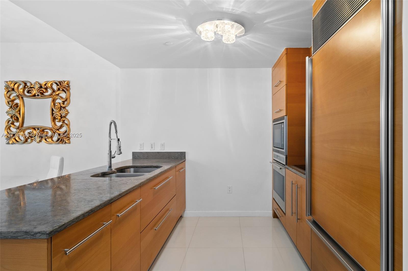 475 Brickell Ave # 3711