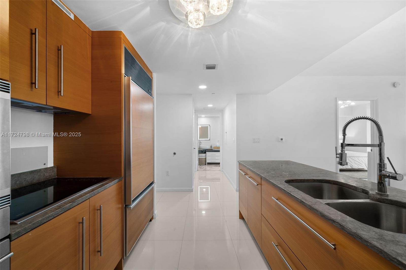 475 Brickell Ave # 3711
