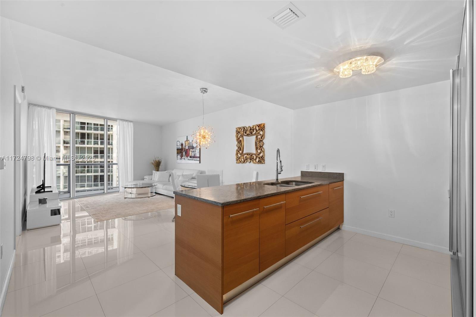 475 Brickell Ave # 3711