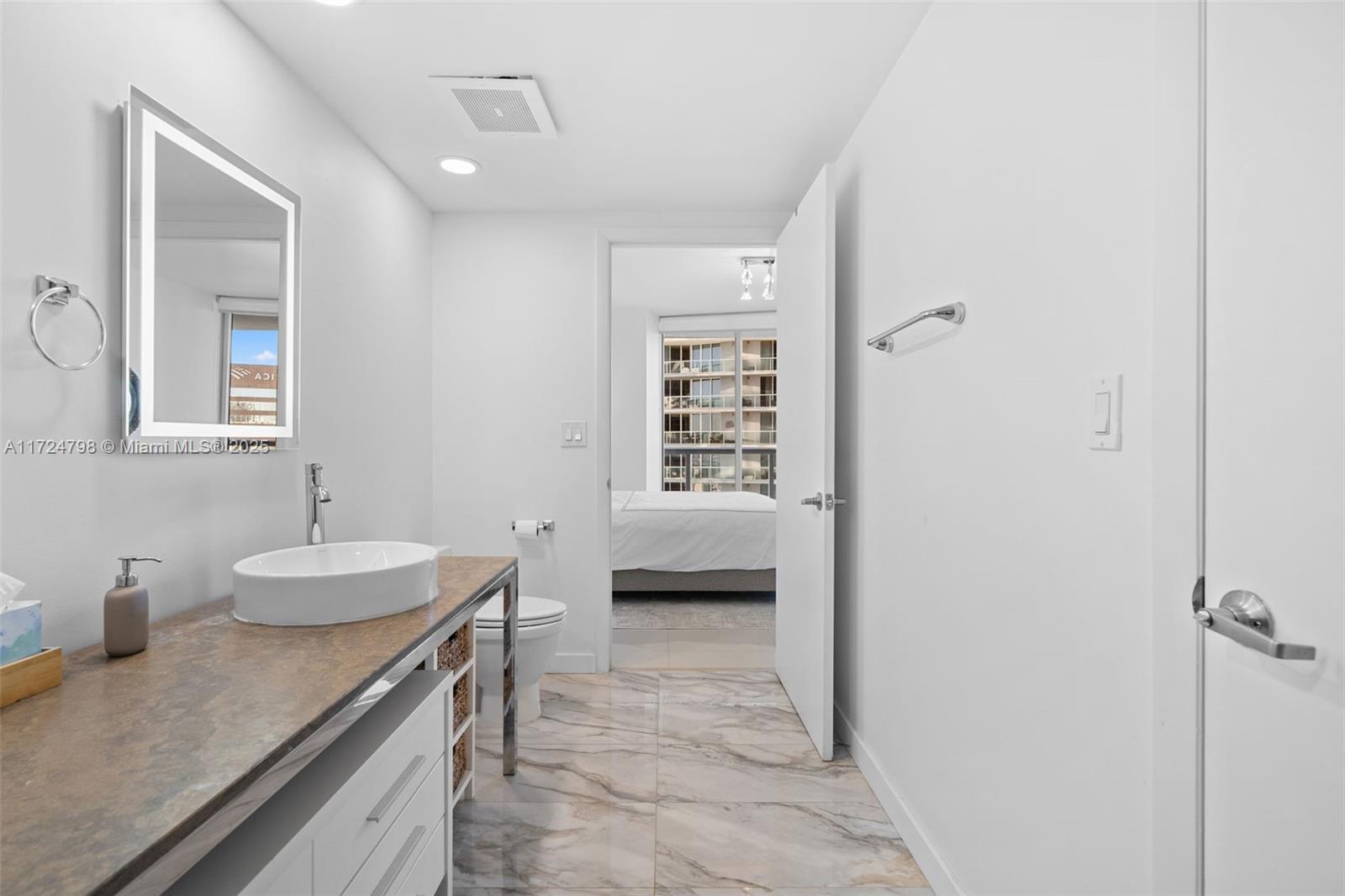475 Brickell Ave # 3711