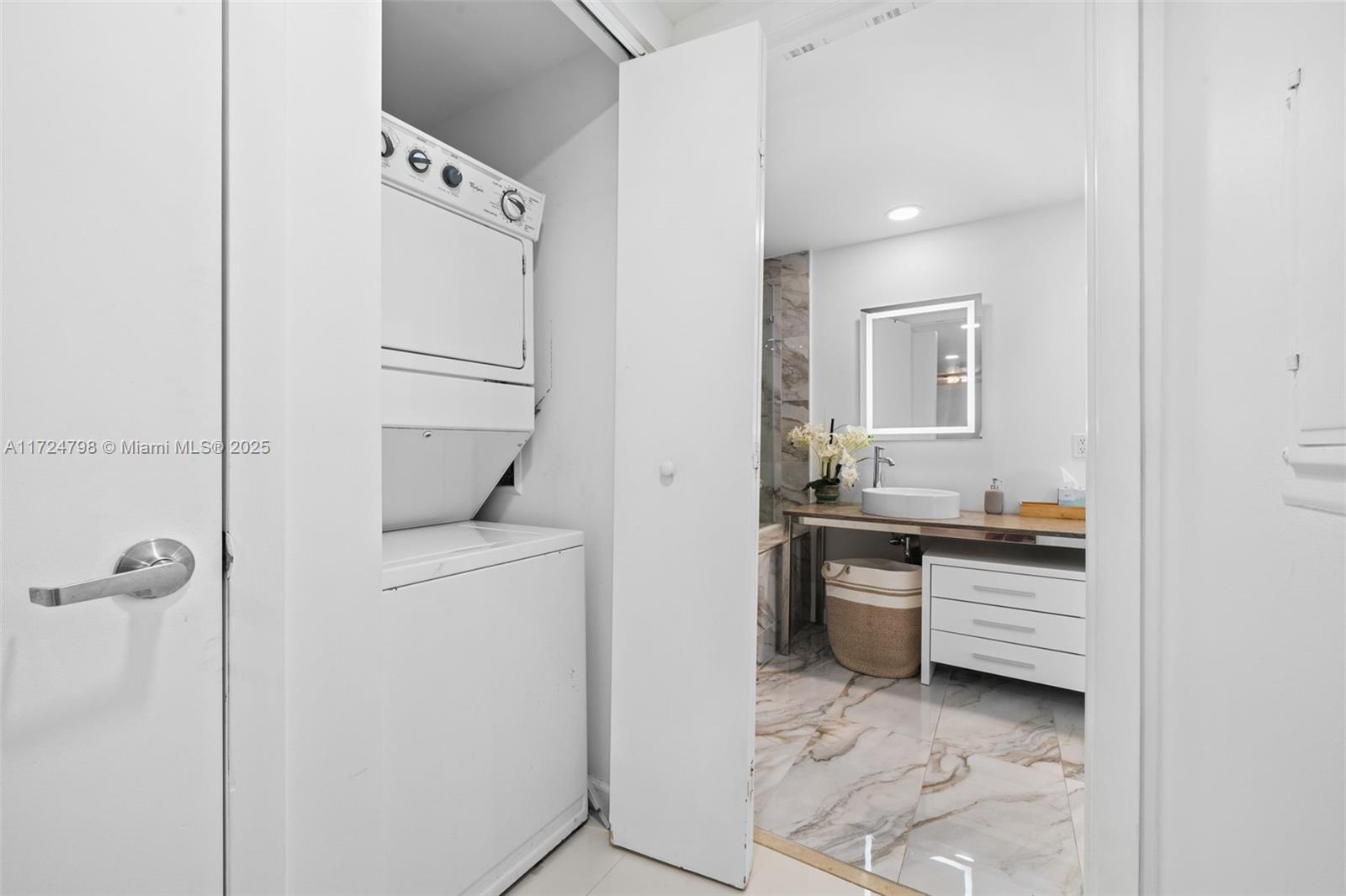 475 Brickell Ave # 3711