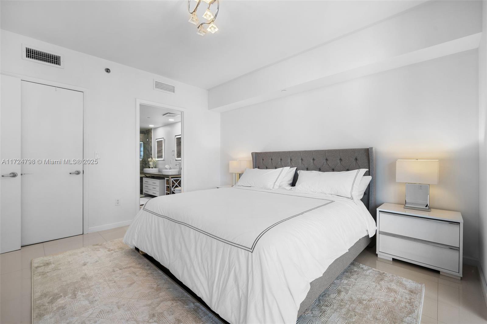 475 Brickell Ave # 3711