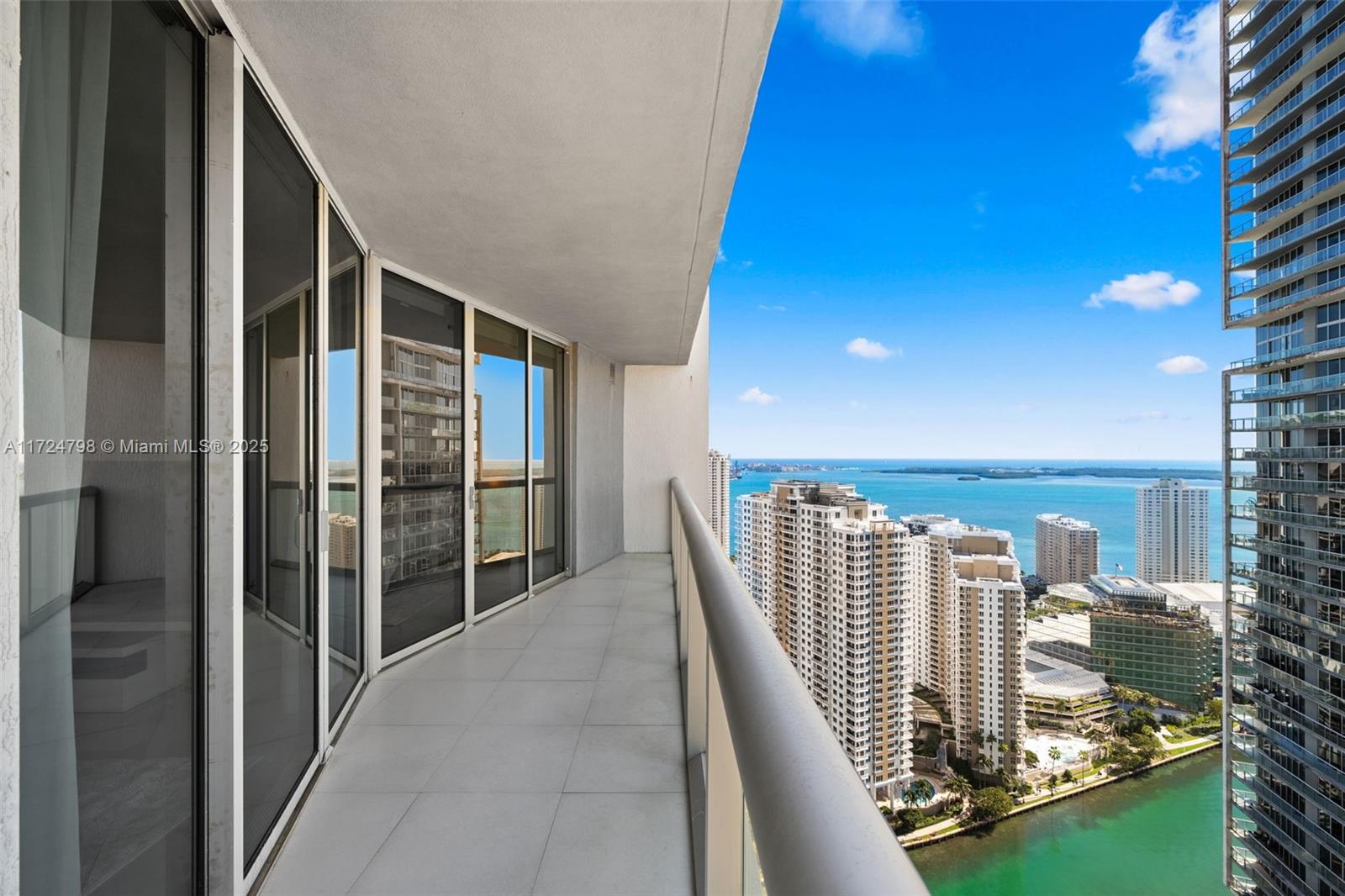 475 Brickell Ave # 3711