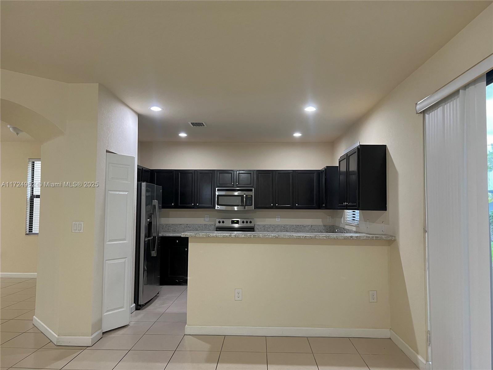 3546 W 86th Ter