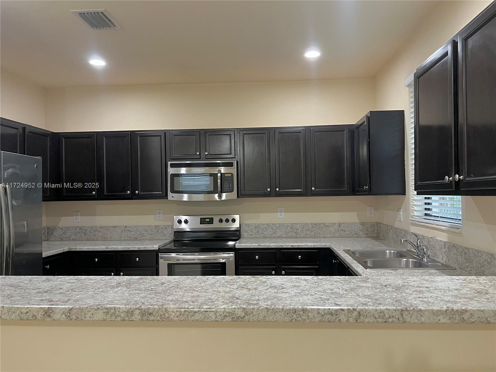 3546 W 86th Ter