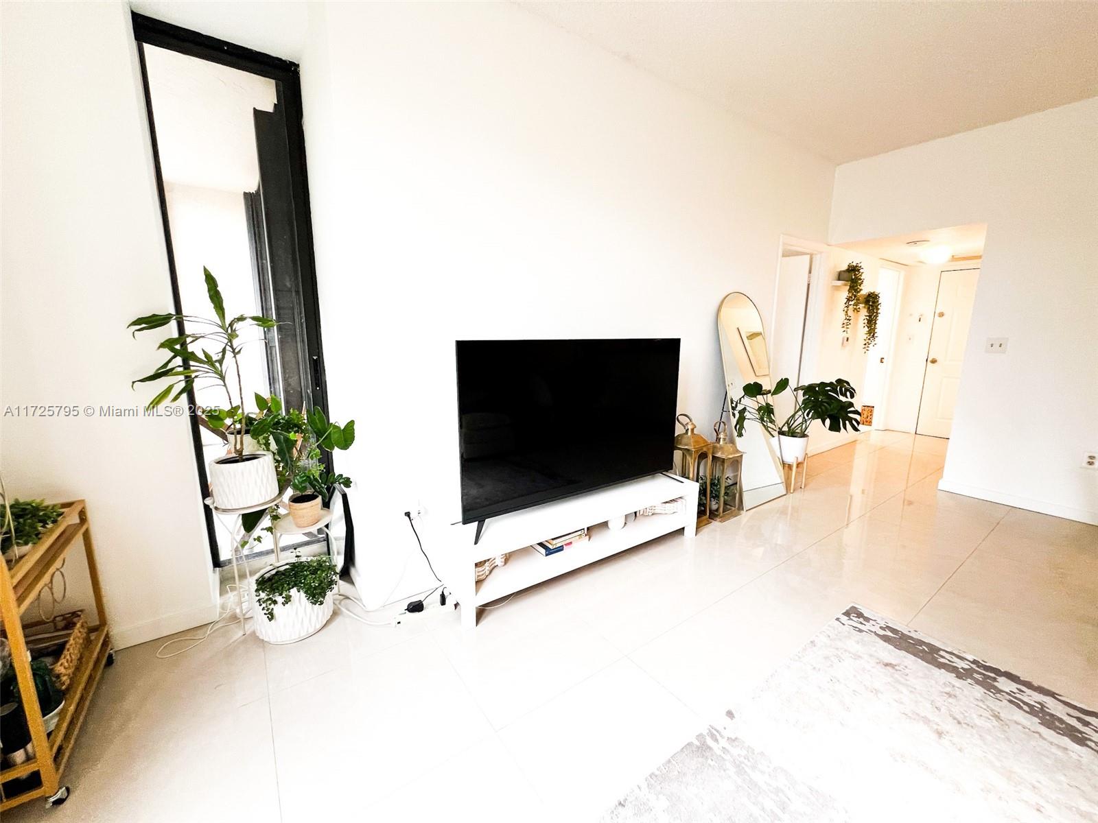 540 Brickell Key Dr # 303